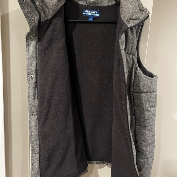 Maternity Puffer Vest - Picture 2 of 5